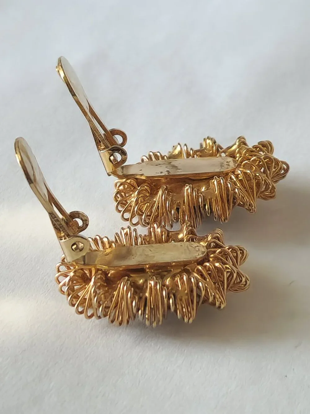 Vintage Jonne Clip On Earrings Gold Tone Wire Wrap Hematite Marquise Schrager‎
